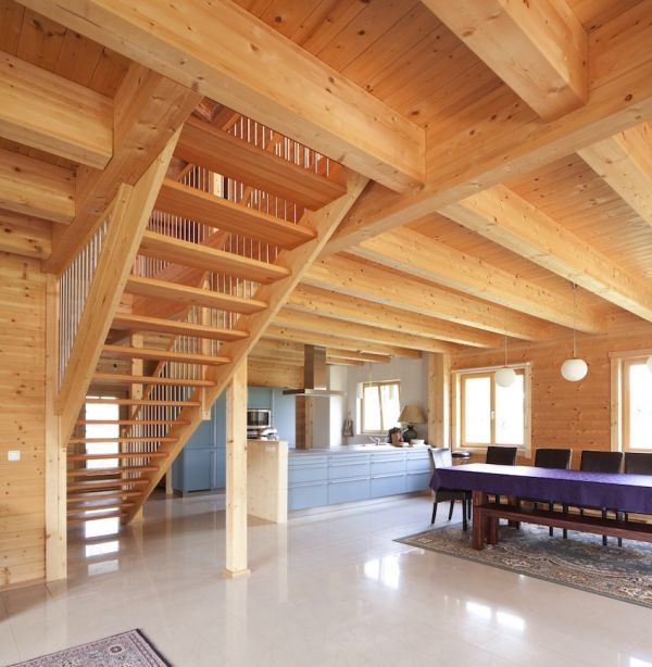 Holzdecke & Treppe